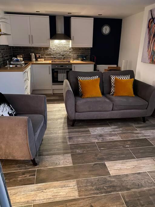 Mumbles - Modern Apartment With Panoramic Sea Views Oystermouth Экстерьер фото
