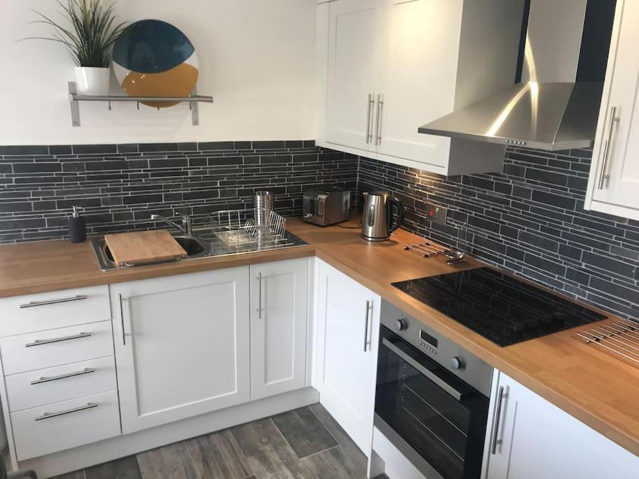 Mumbles - Modern Apartment With Panoramic Sea Views Oystermouth Экстерьер фото