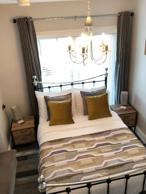 Mumbles - Modern Apartment With Panoramic Sea Views Oystermouth Экстерьер фото
