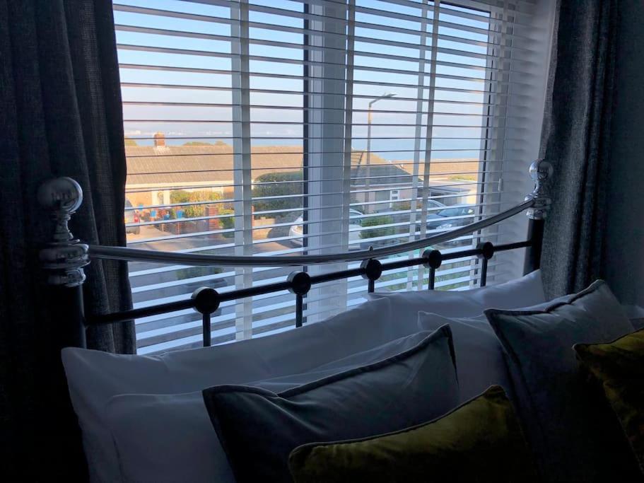 Mumbles - Modern Apartment With Panoramic Sea Views Oystermouth Экстерьер фото